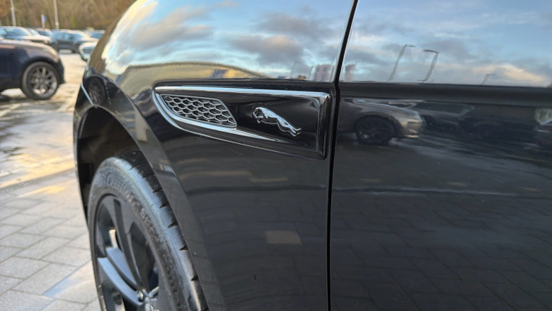 Jaguar F-Pace 2.0 D200 R-Dynamic HSE Black 5dr Auto AWD Diesel Estate